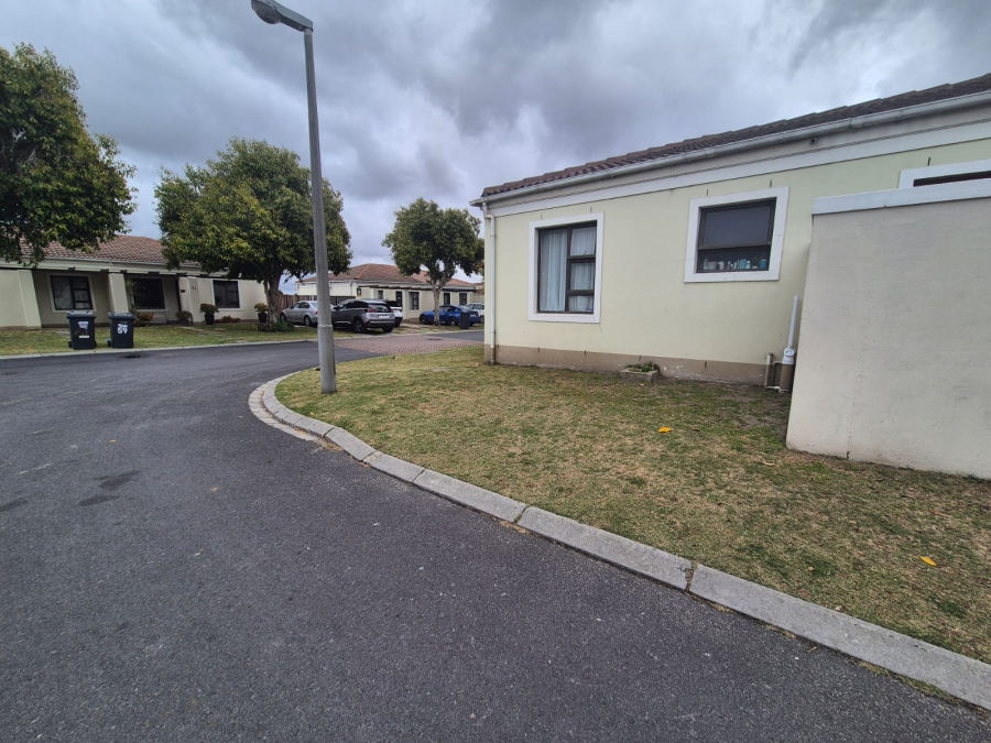 To Let 3 Bedroom Property for Rent in Stellendale Western Cape